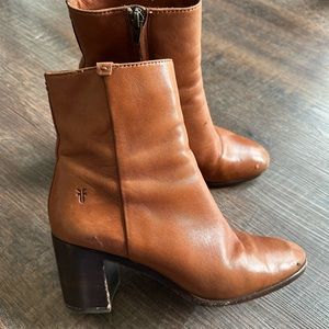 Womens Frye shortie, zip boots size 7.5, cognac soft genuine leather